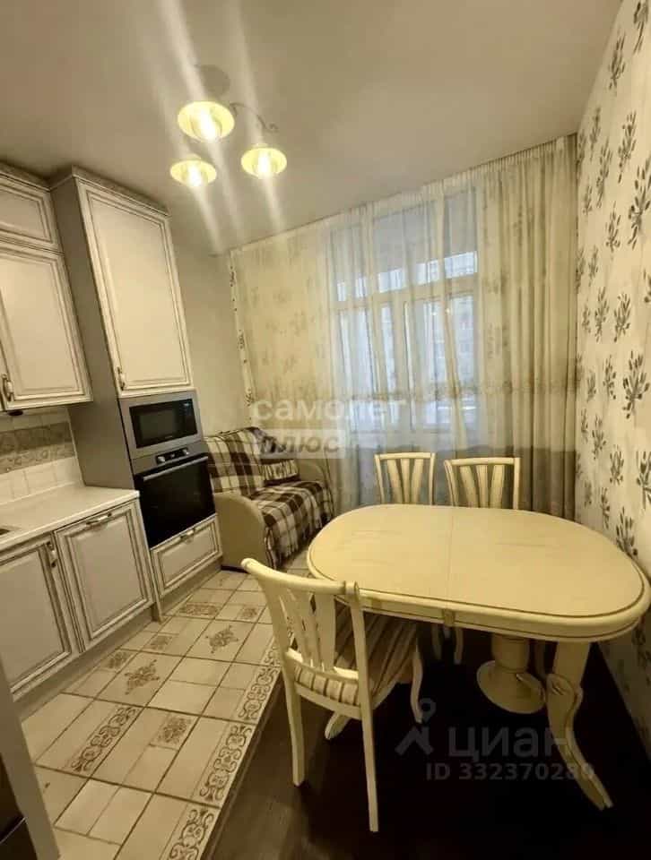 Россия, Москва, Новомосковский административный округ, посёлок Коммунарка, улица Липовый Парк, 7