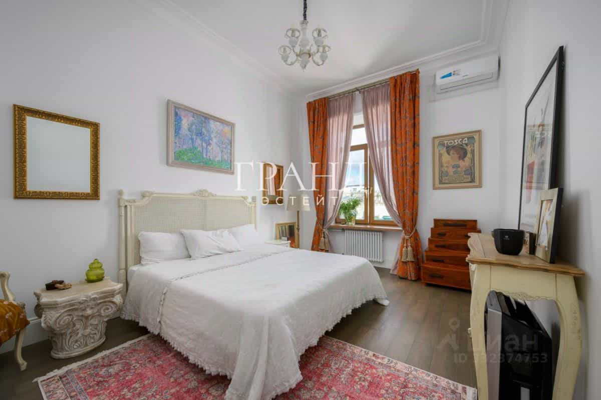Россия, Москва, Малая Бронная улица, 4