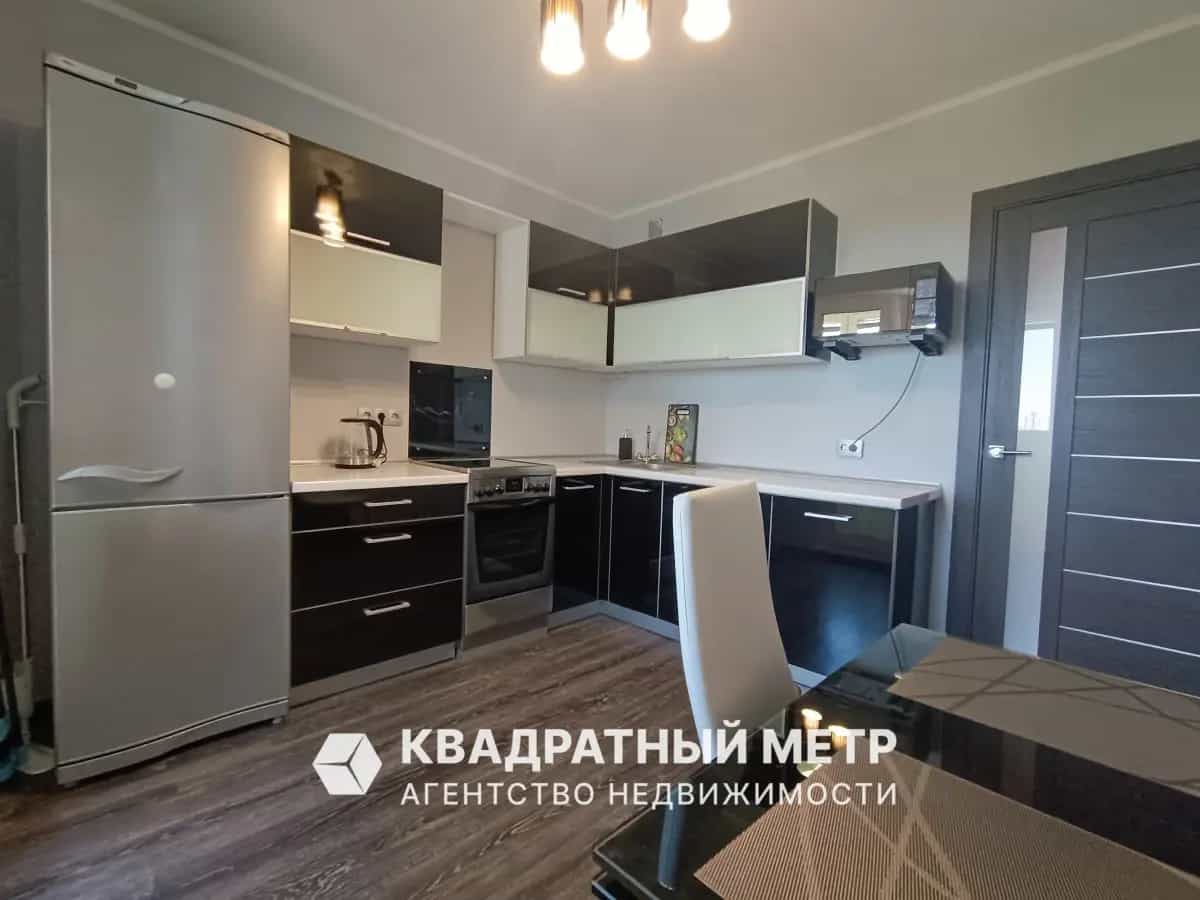 Беларусь, Минск, улица Космонавтов, 16