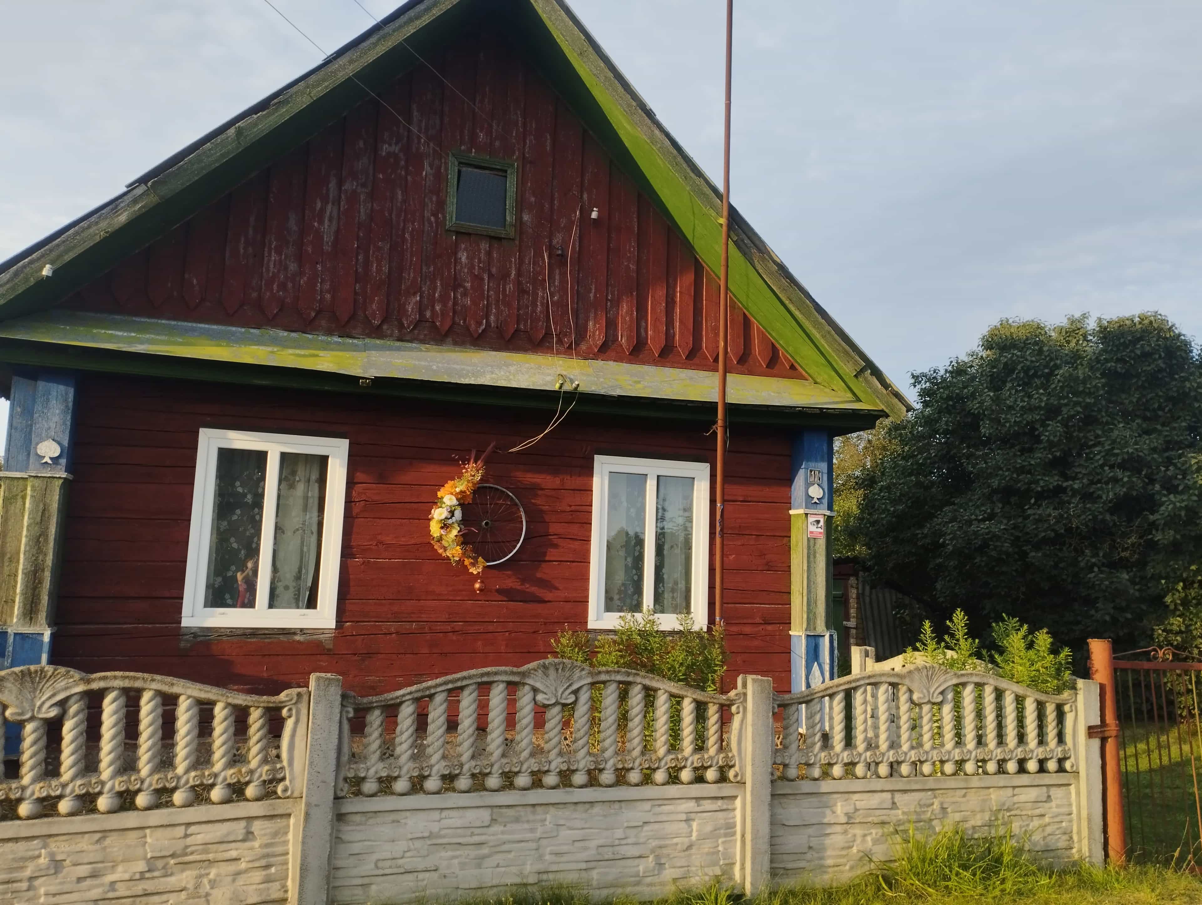 Беларусь, Гродненская область, Ивьевский район, Лелюкинский сельсовет, деревня Барово, 17