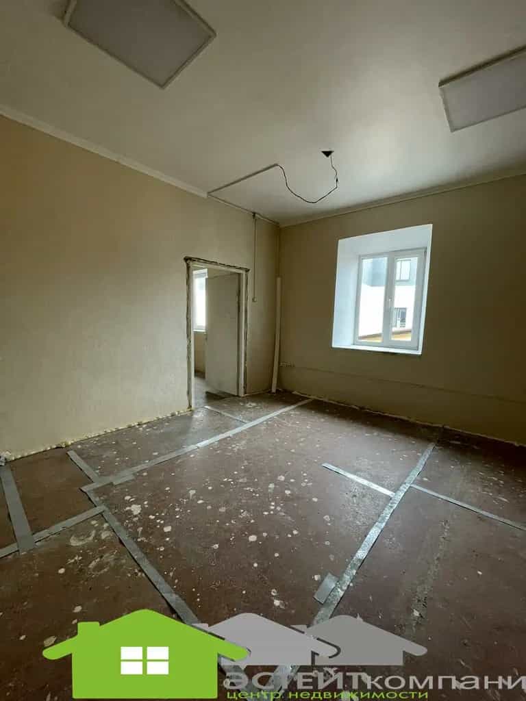 Беларусь, Гродненская область, Новогрудок, площадь Ленина, 2, фото 11