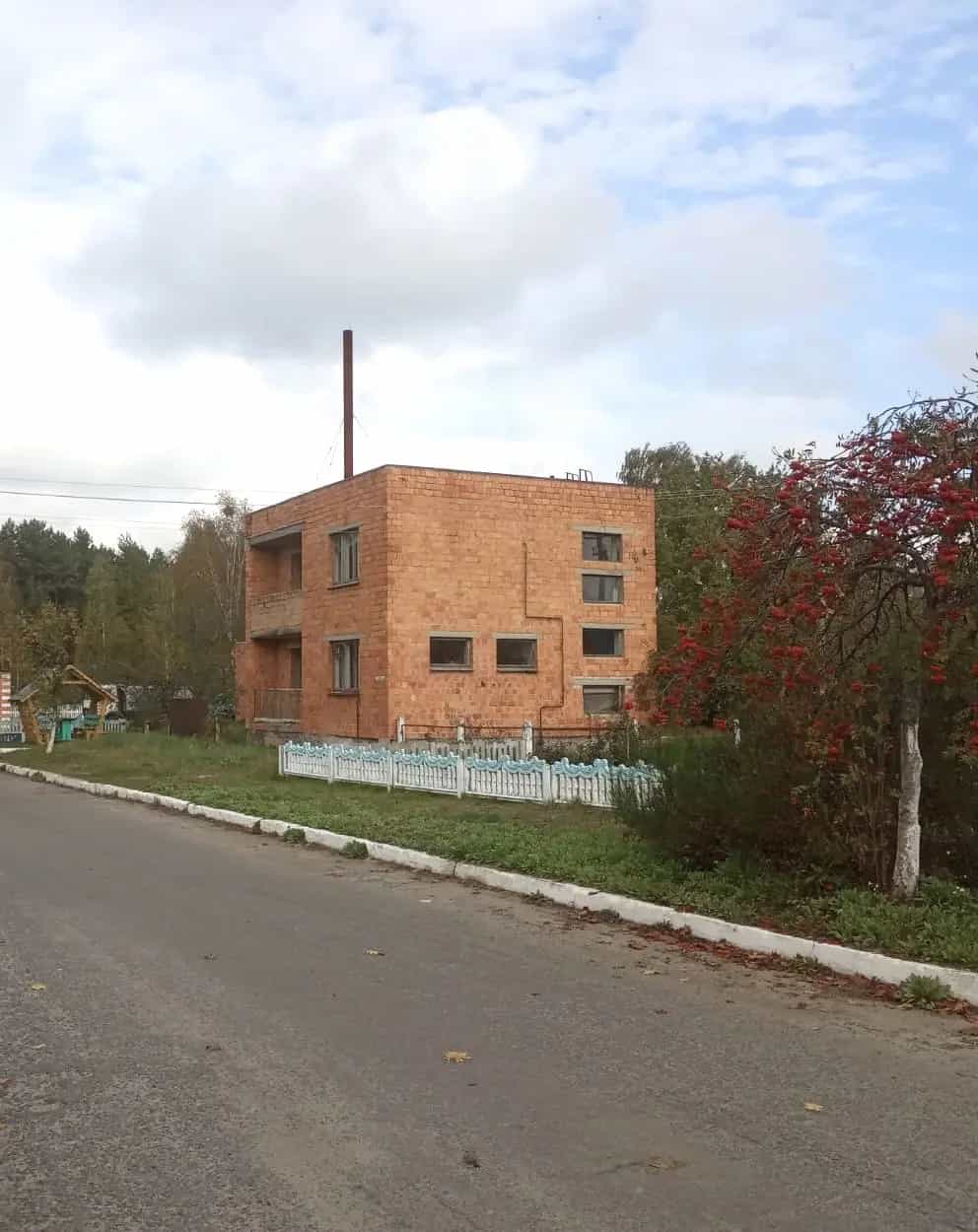 Беларусь, Брестская область, Пинский район, Загородский сельсовет, деревня Вяз, Советская улица, 3
