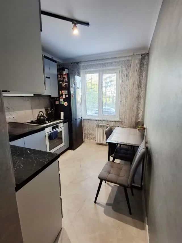 Беларусь, Минская область, Солигорск, Молодёжная улица, 15, фото 11