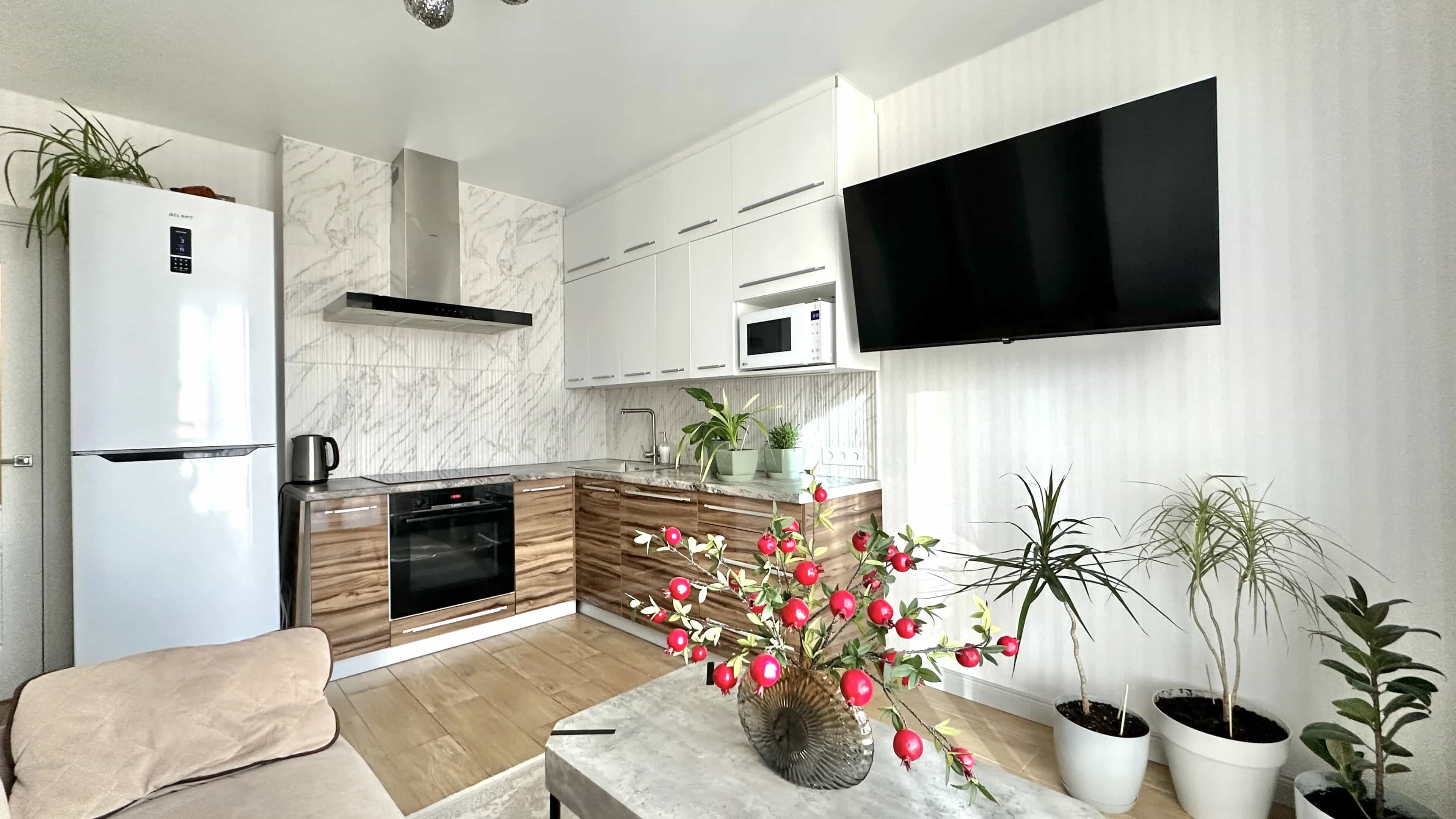 Беларусь, Минск, улица Игоря Лученка, 32