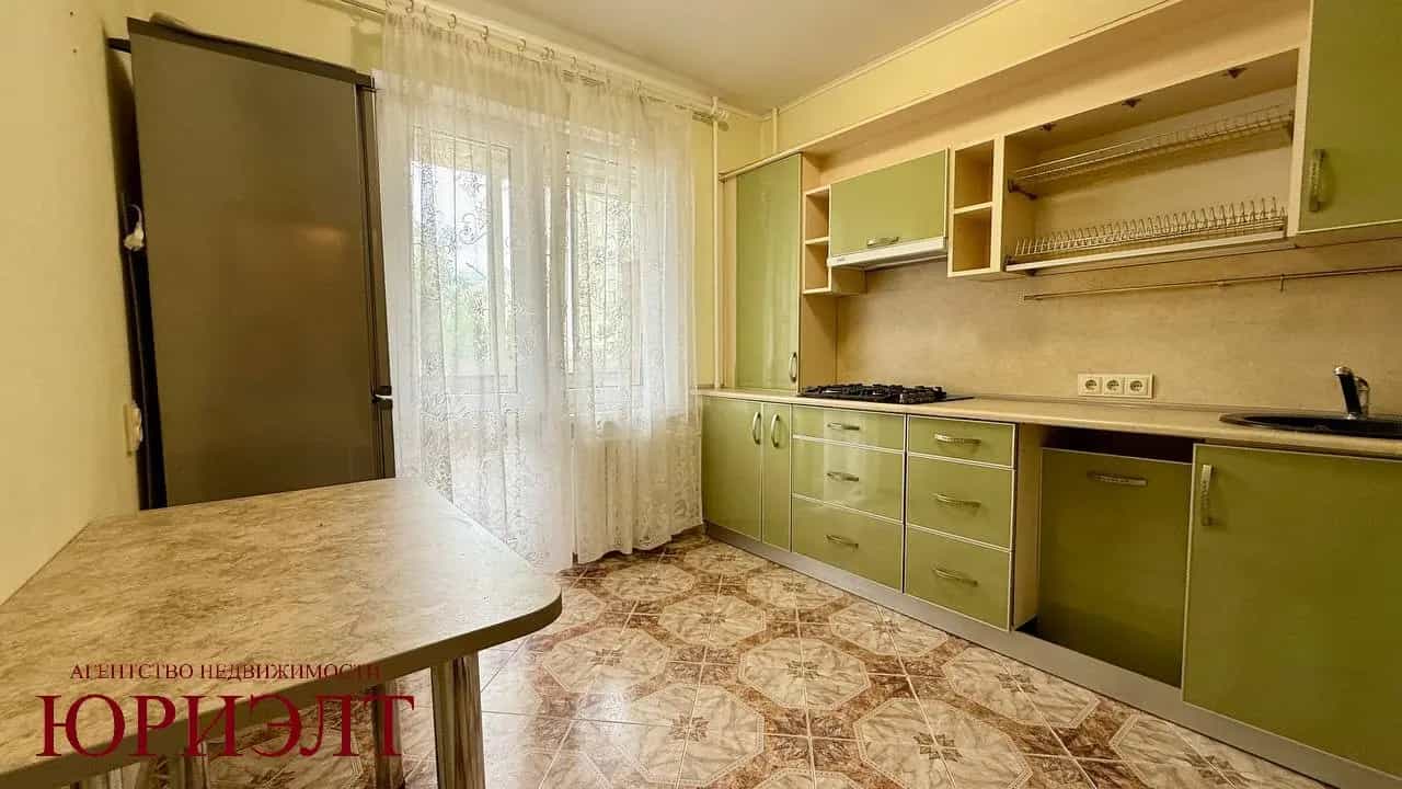 Беларусь, Витебская область, Новополоцк, Молодёжная улица, 186к2, фото 9