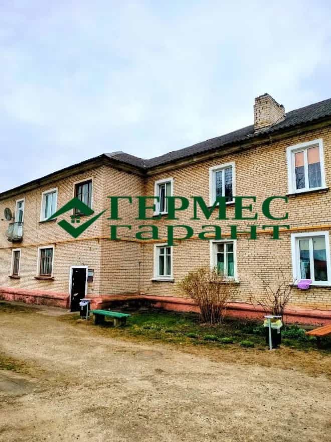Беларусь, Гродненская область, Лидский район, Дубровенский сельсовет, посёлок Первомайский, Октябрьская улица, 9
