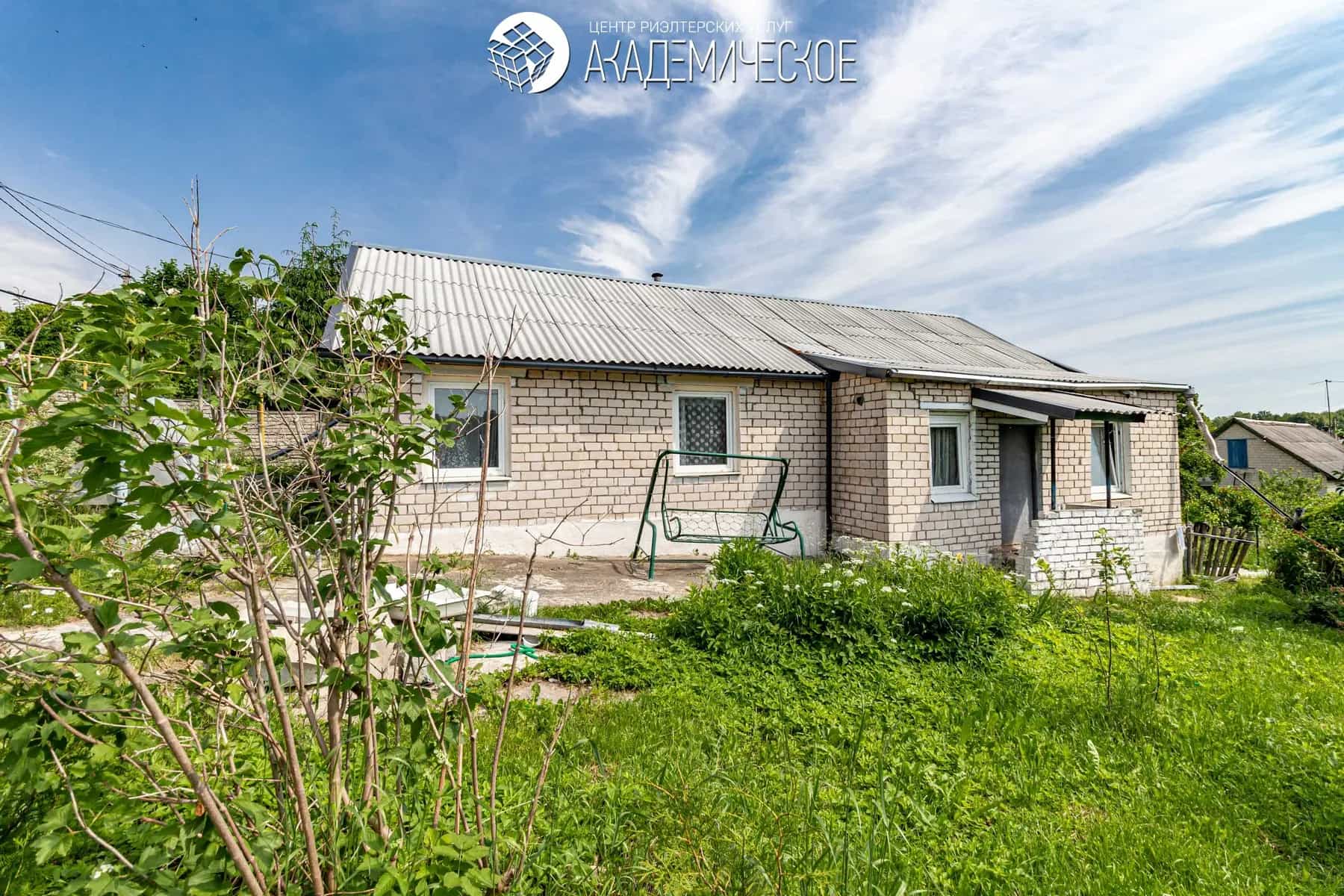 Беларусь, Минский район, Ждановичский сельсовет, агрогородок Ратомка, Молодёжная улица, 10