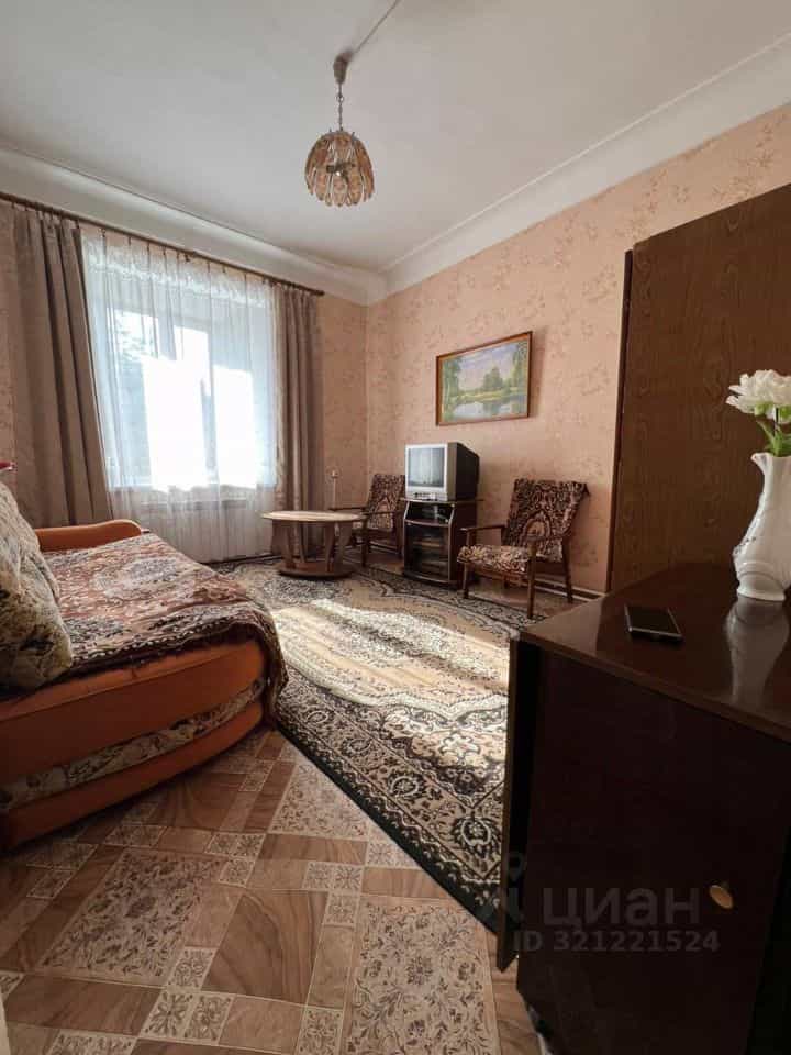 Россия, Псковская область, Порхов, проспект Ленина, 35, фото 22
