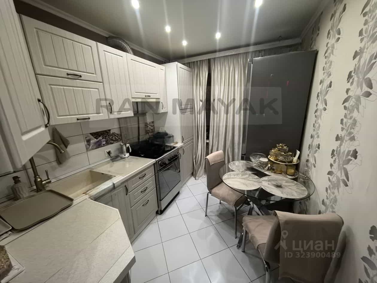 Россия, Республика Адыгея (Адыгея), Майкоп, улица Герцена, 98, фото 8