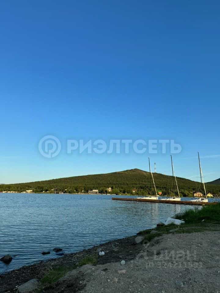 Россия, Мурманская область, Мончегорск, улица Комарова, 27, фото 27