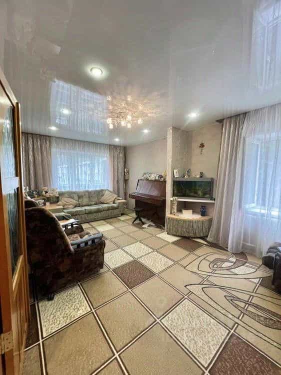 Россия, Республика Хакасия, рабочий посёлок Черёмушки, 20