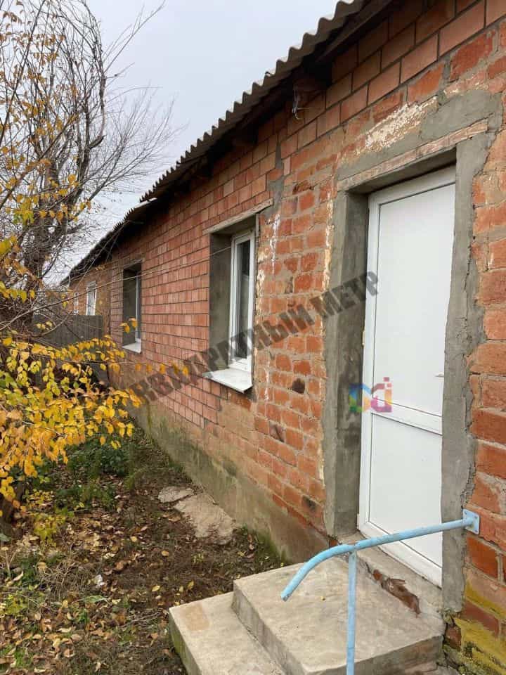 Россия, Республика Калмыкия, Яшкульский район, поселок Улан-Эрге, улица 50 лет Октября, 2
