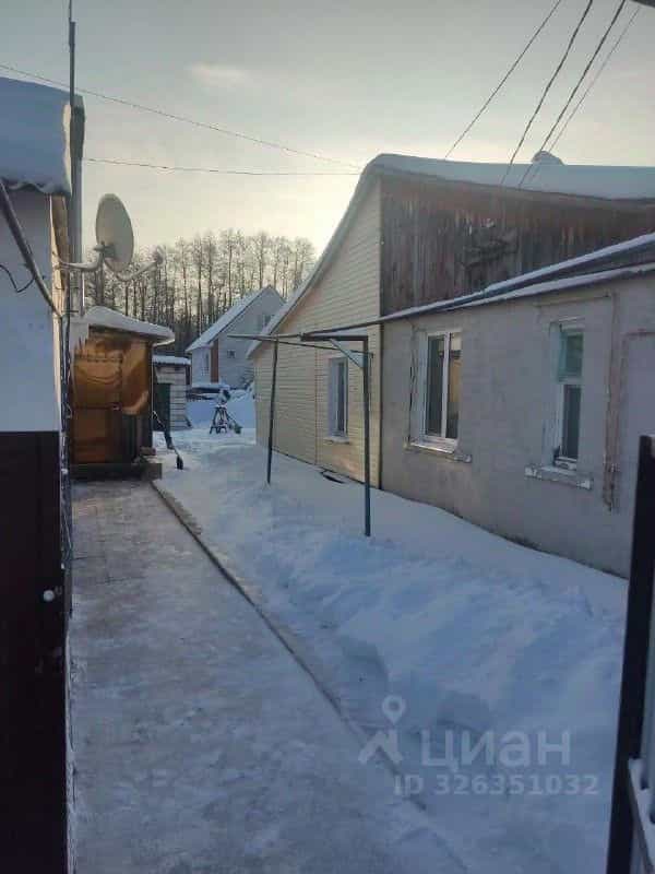 Россия, Орловская область, Урицкий район, посёлок городского типа Нарышкино, улица Ревкова, 6