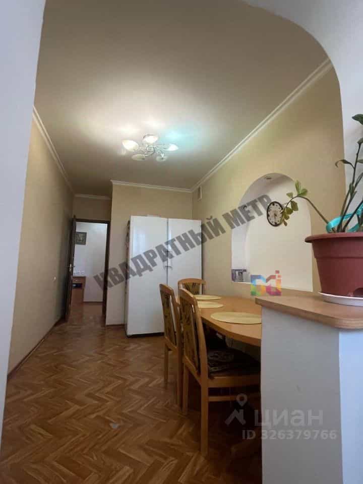 Россия, Республика Калмыкия, Элиста, 5-й микрорайон, 8, фото 4