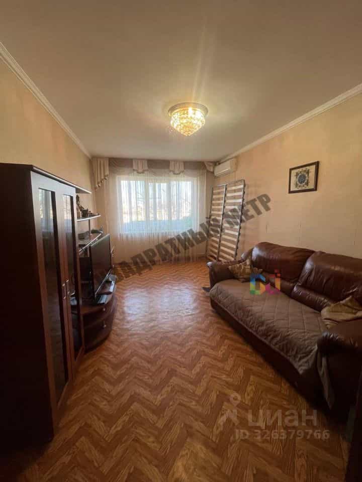 Россия, Республика Калмыкия, Элиста, 5-й микрорайон, 8, фото 5