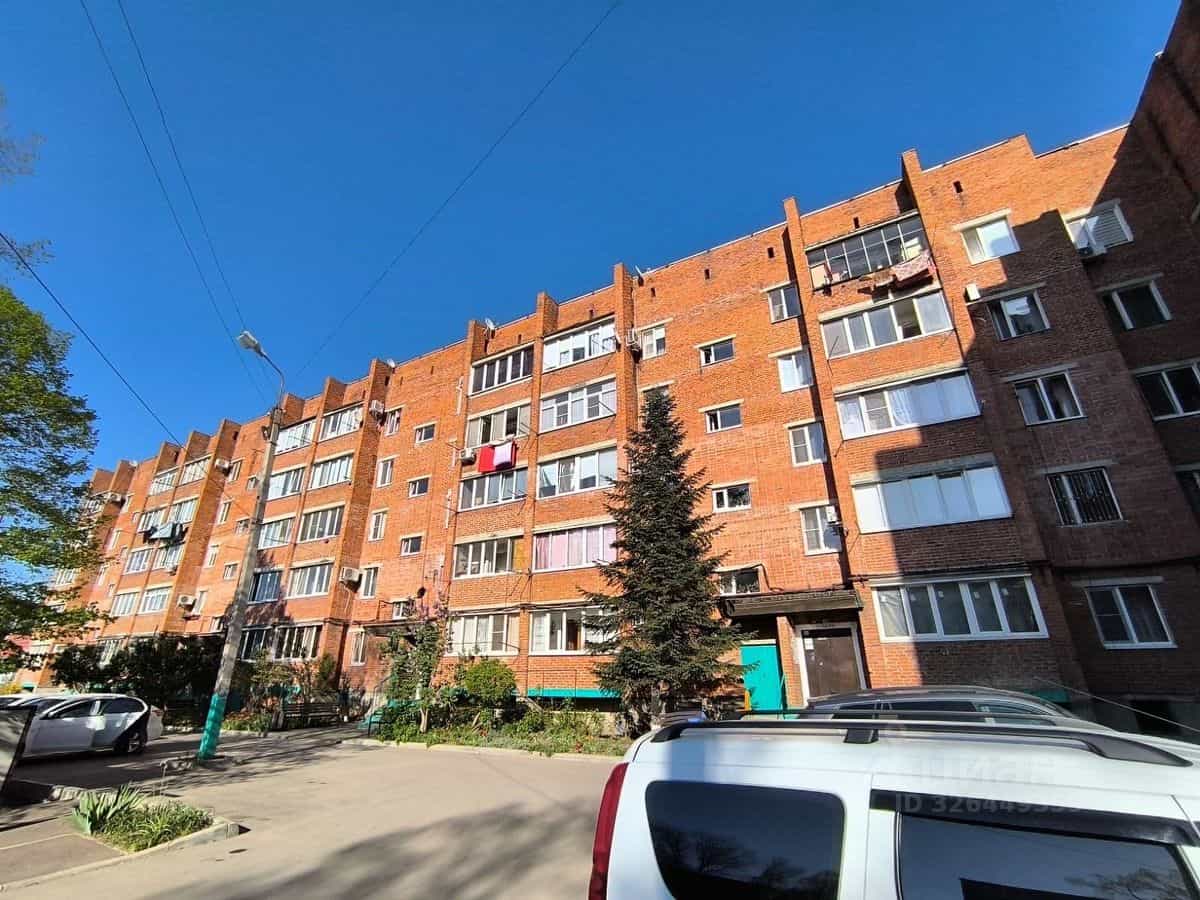 Россия, Республика Адыгея (Адыгея), Майкоп, улица Коммунаров, 13