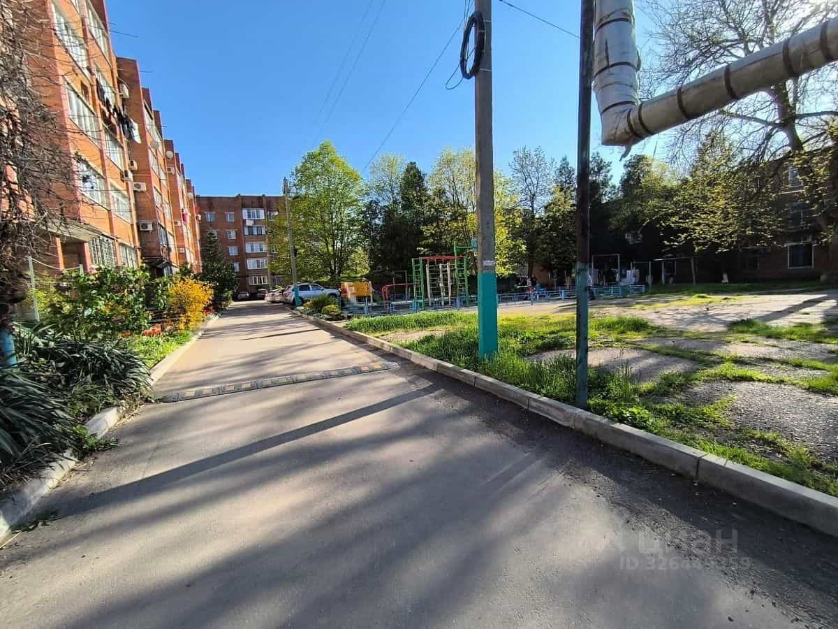 Россия, Республика Адыгея (Адыгея), Майкоп, улица Коммунаров, 13, фото 10