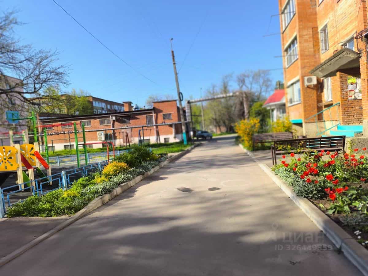 Россия, Республика Адыгея (Адыгея), Майкоп, улица Коммунаров, 13, фото 11