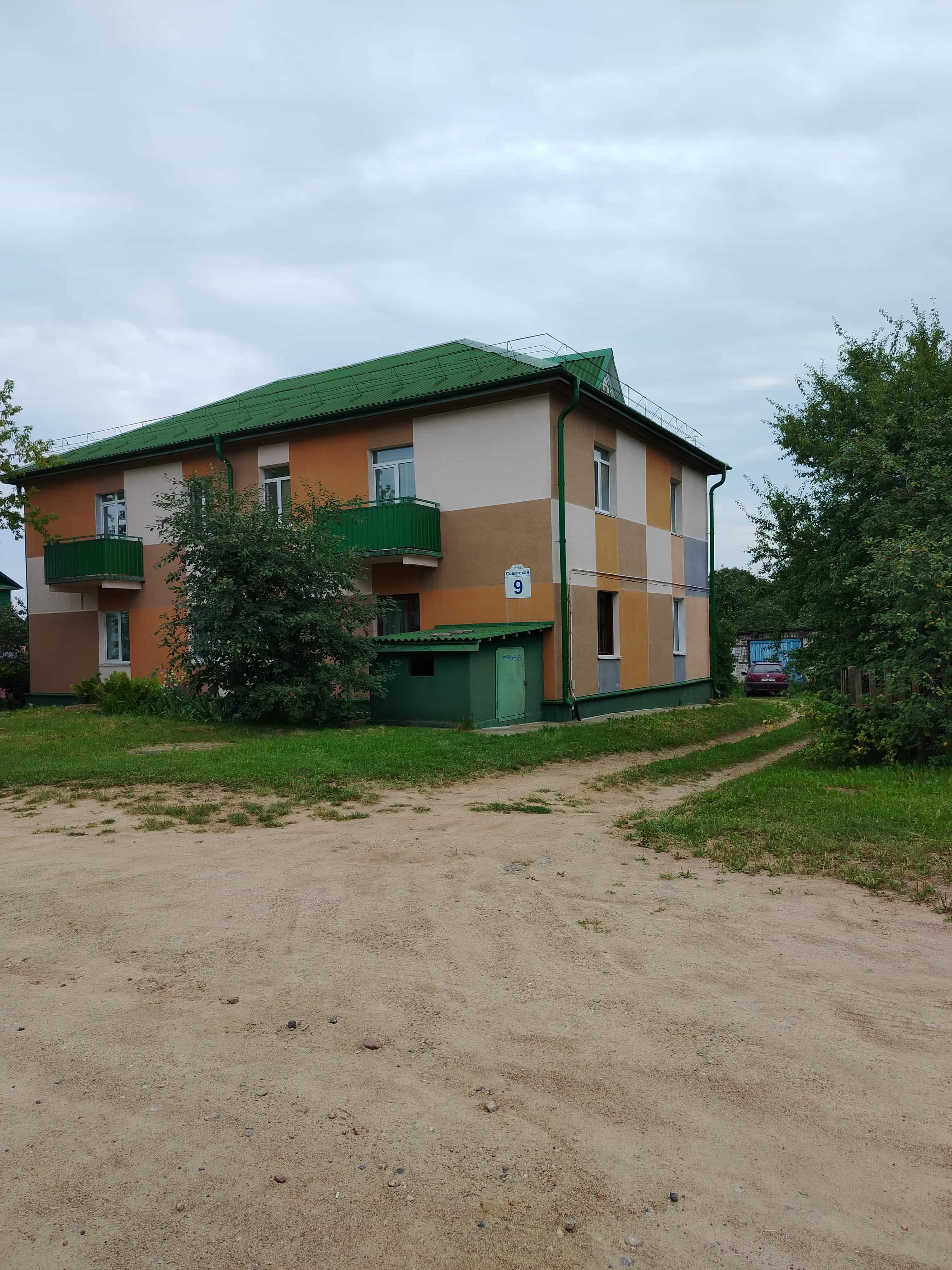 Беларусь, Минская область, Пуховичский район, Руденский сельсовет, городской посёлок Руденск, Советская улица, 2