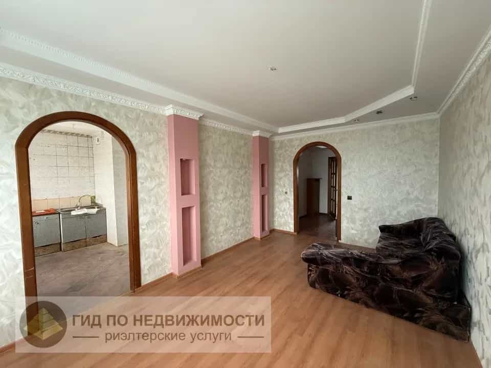 Беларусь, Гомельская область, Буда-Кошелёвский район, агрогородок Октябрь, Октябрьская улица, 3