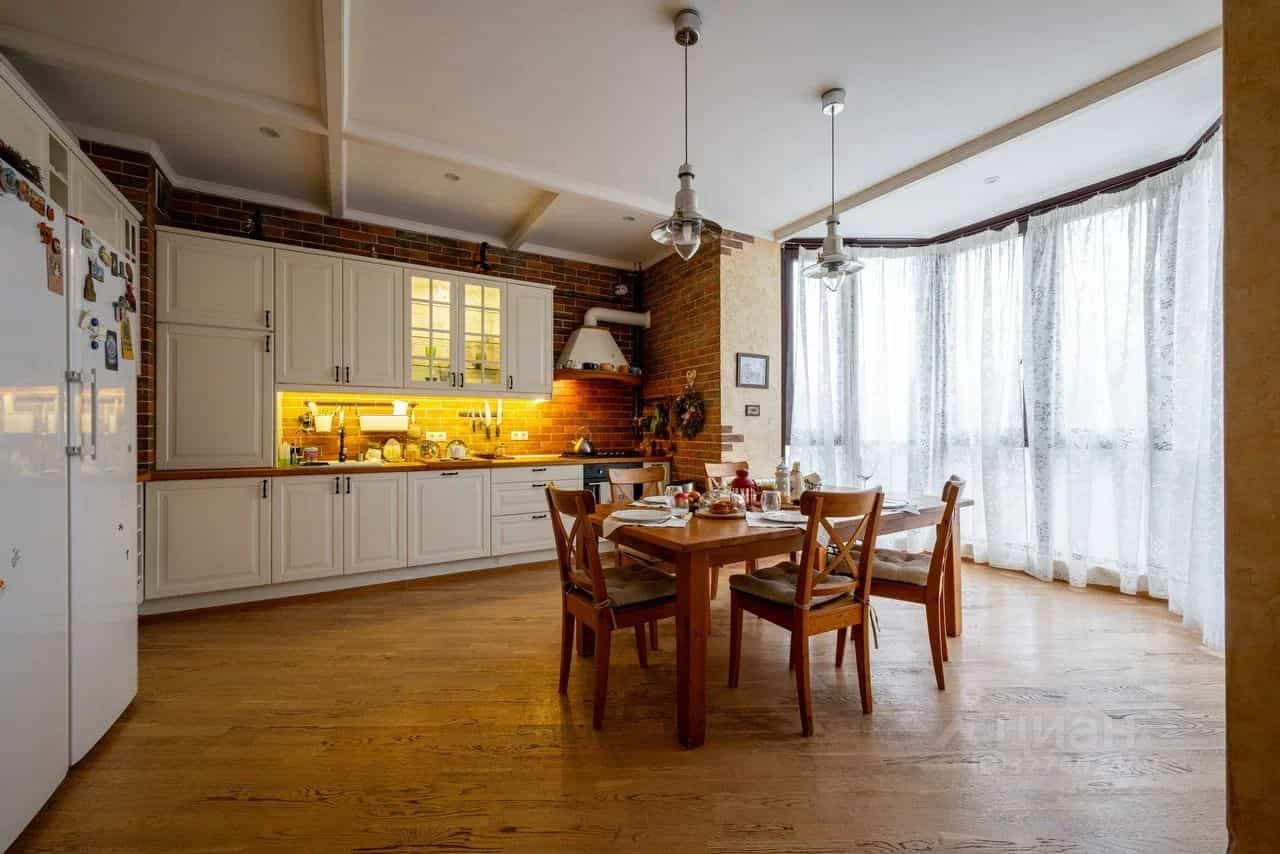 Россия, Астрахань, улица Красная Набережная, 39/1, фото 10