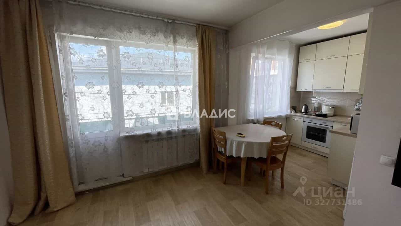 Россия, Республика Бурятия, Улан-Удэ, улица Хахалова, 5, фото 2