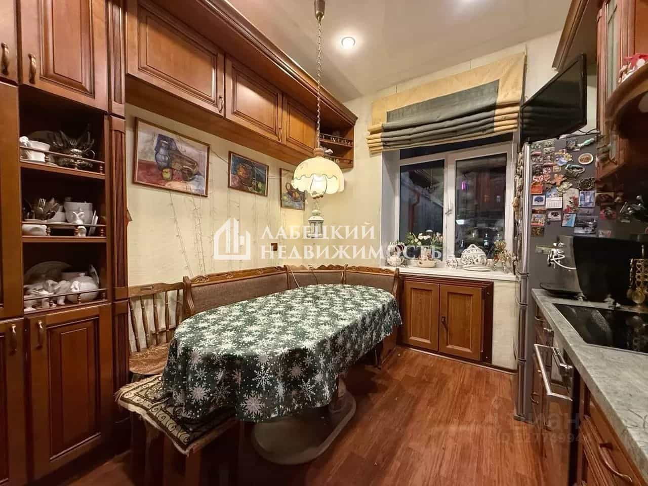 Россия, Мурманская область, Кировск, проспект Ленина, 19, фото 7
