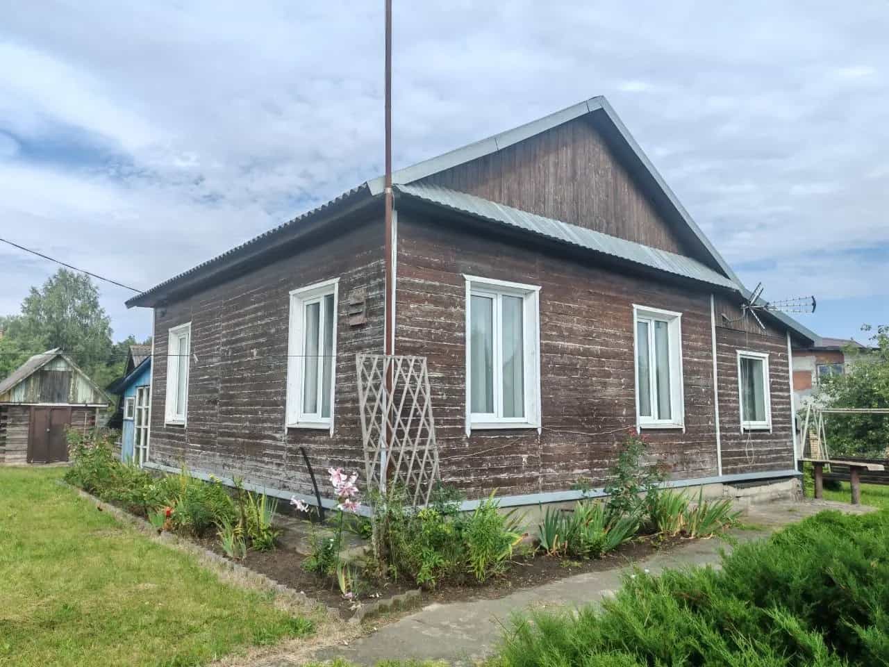 Беларусь, Минский район, Ждановичский сельсовет, агрогородок Ратомка, Минская улица, 32