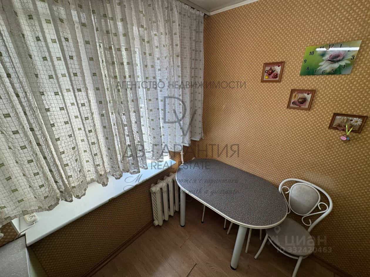 Россия, Хабаровский край, Комсомольск-на-Амуре, Октябрьский проспект, 40, фото 3