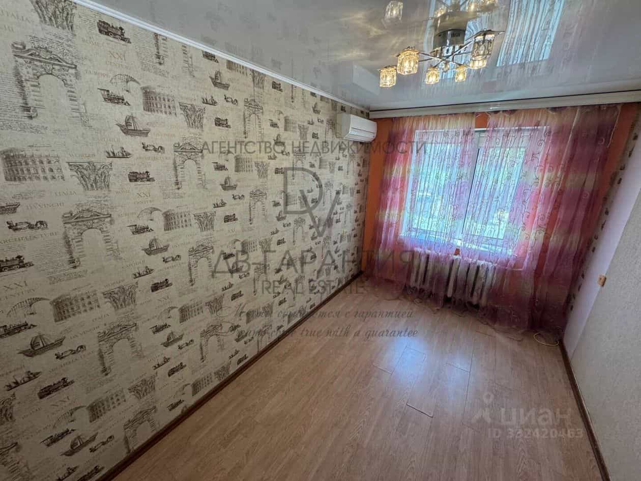 Россия, Хабаровский край, Комсомольск-на-Амуре, Октябрьский проспект, 40, фото 6