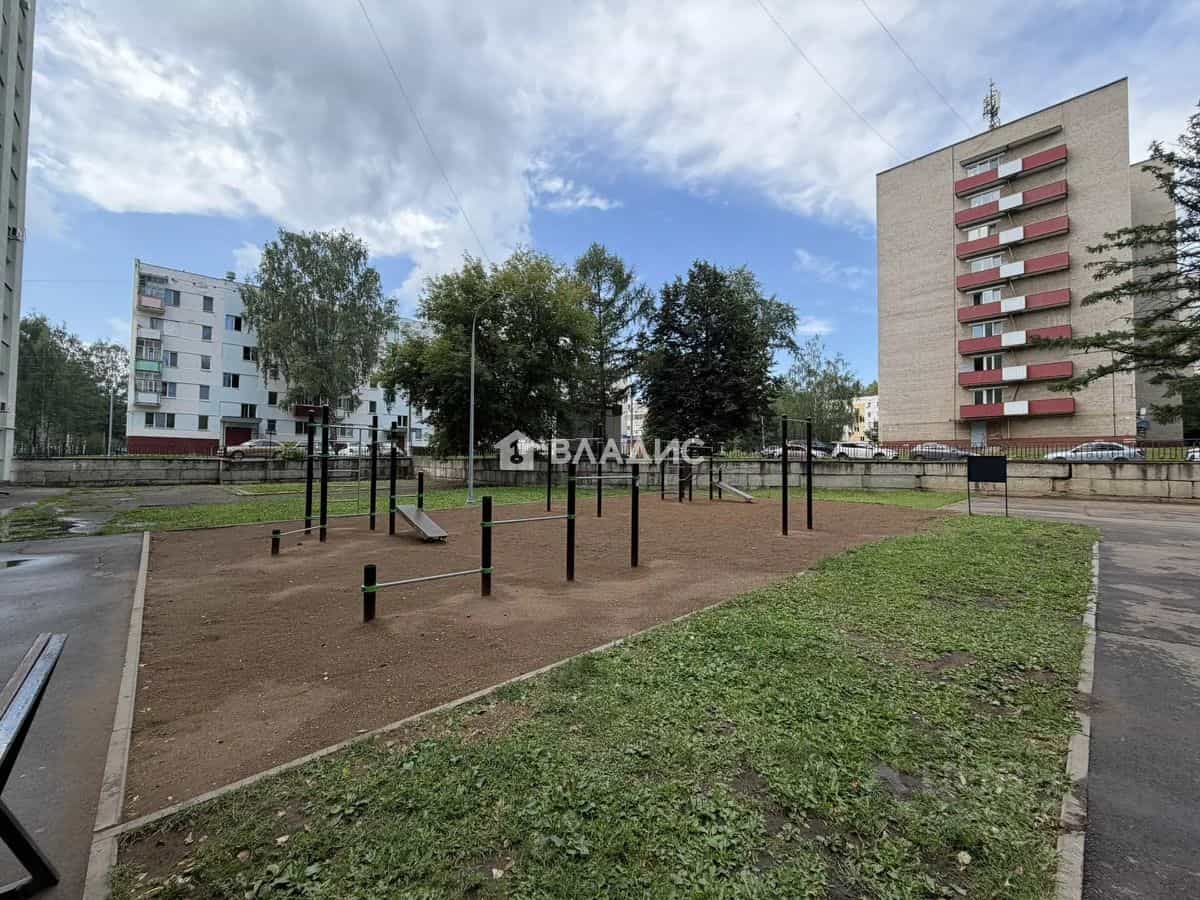 Россия, Республика Татарстан (Татарстан), Нижнекамск, проспект Вахитова, 15, фото 25