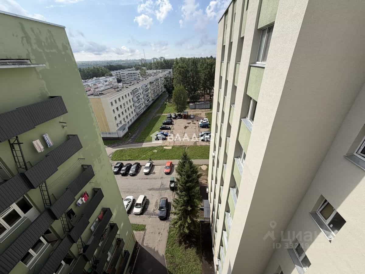 Россия, Республика Татарстан (Татарстан), Нижнекамск, проспект Вахитова, 15, фото 28