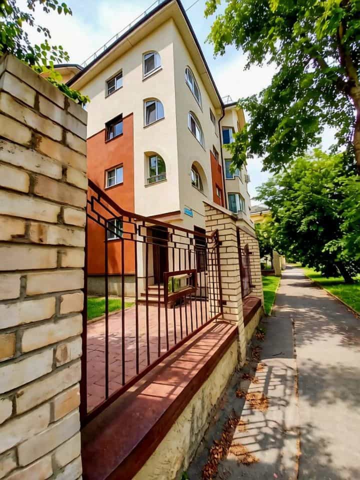 Россия, Псков, Школьная улица, 11, фото 2
