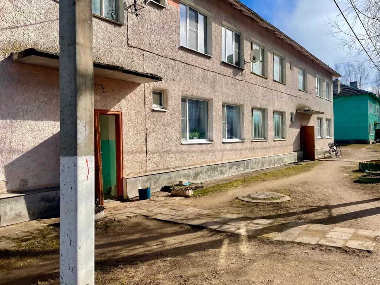 Россия, Псковская область, Островский муниципальный округ, деревня Крюки, улица Космонавтов, 15