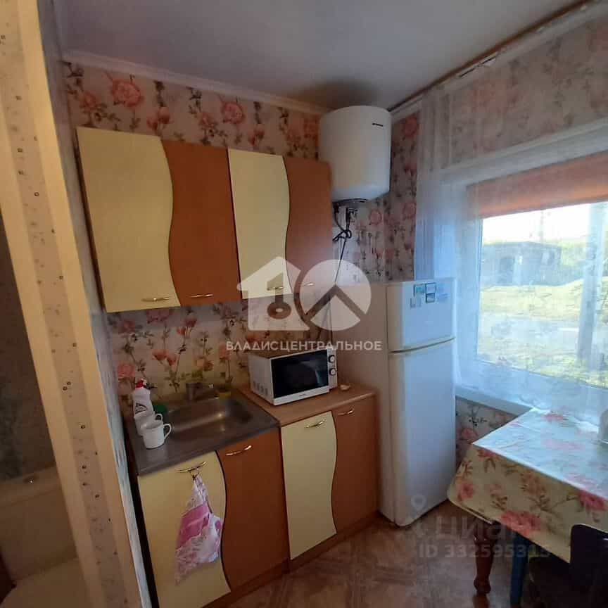 Россия, Кемеровская область — Кузбасс, Топки, Вокзальная улица, 102