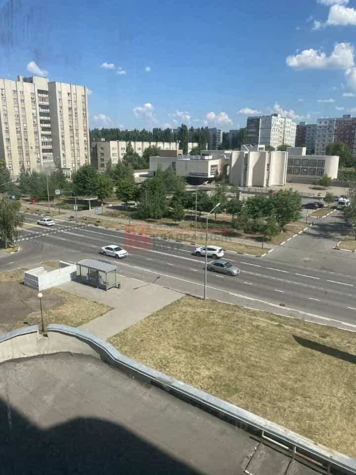 Россия, Белгородская область, Старый Оскол, микрорайон Будённого, 16, фото 10