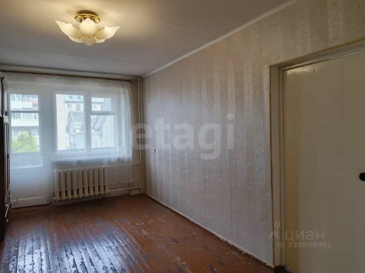 Россия, Псковская область, Остров, улица 1 Мая, 10, фото 3