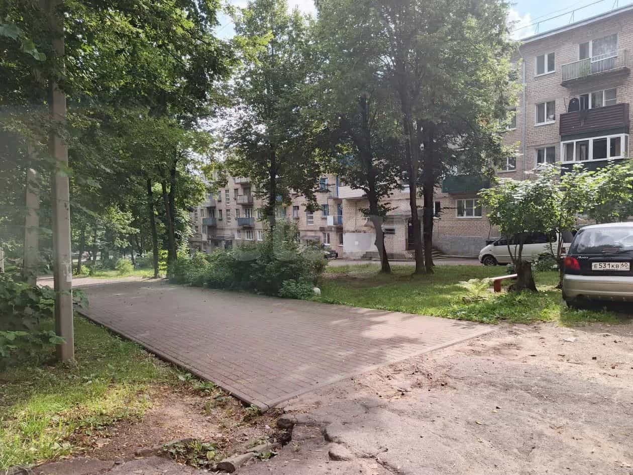Россия, Псковская область, Остров, улица 1 Мая, 10, фото 25