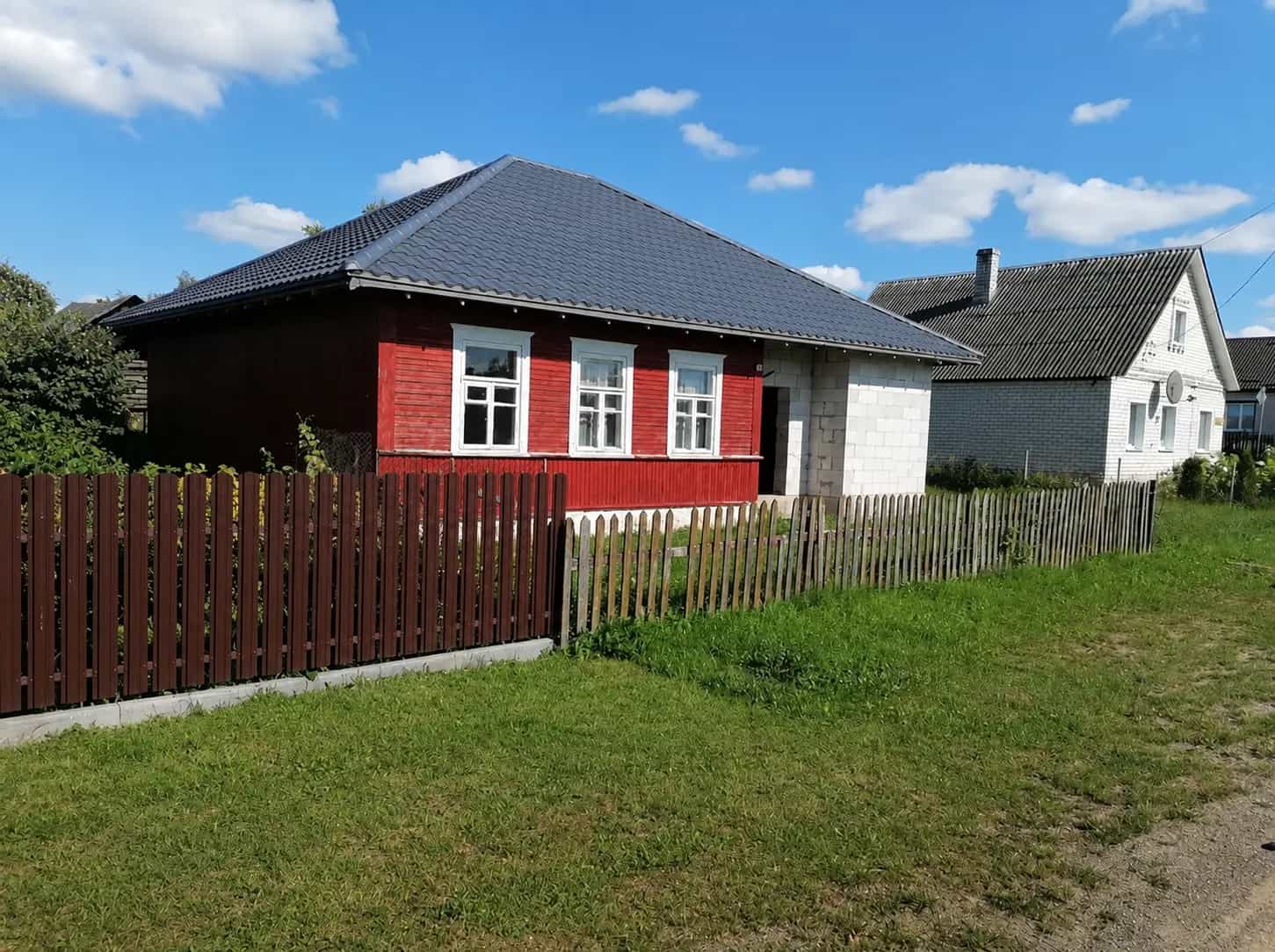 Беларусь, Минская область, Воложинский район, городской посёлок Ивенец, Советская улица, 39
