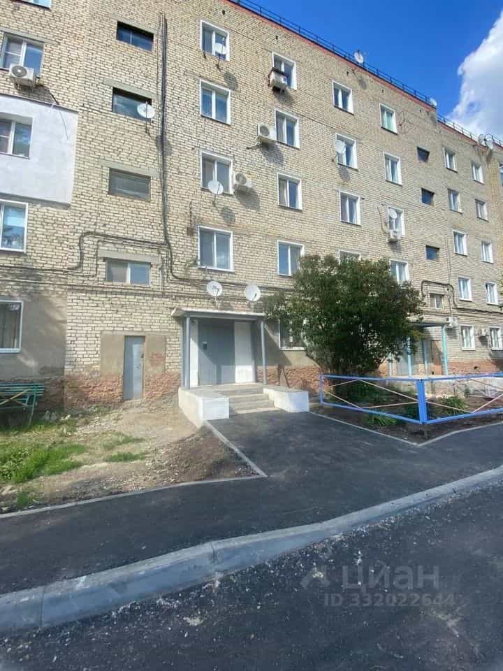 Россия, Саратовская область, Пугачев, Коммунистическая улица, 86/98