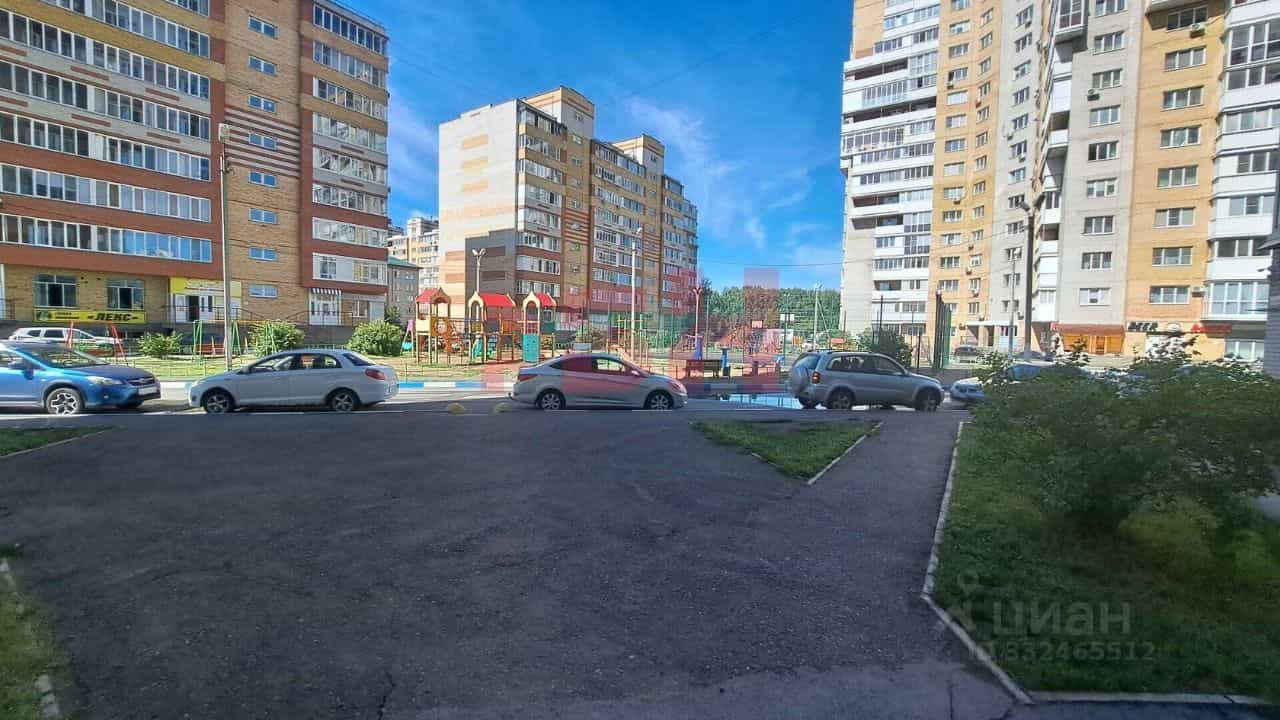Россия, Омск, улица Дианова, 25, фото 19