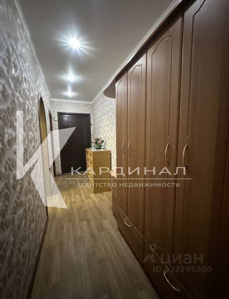 Россия, Белгородская область, Старый Оскол, микрорайон Лесной, 17, фото 2