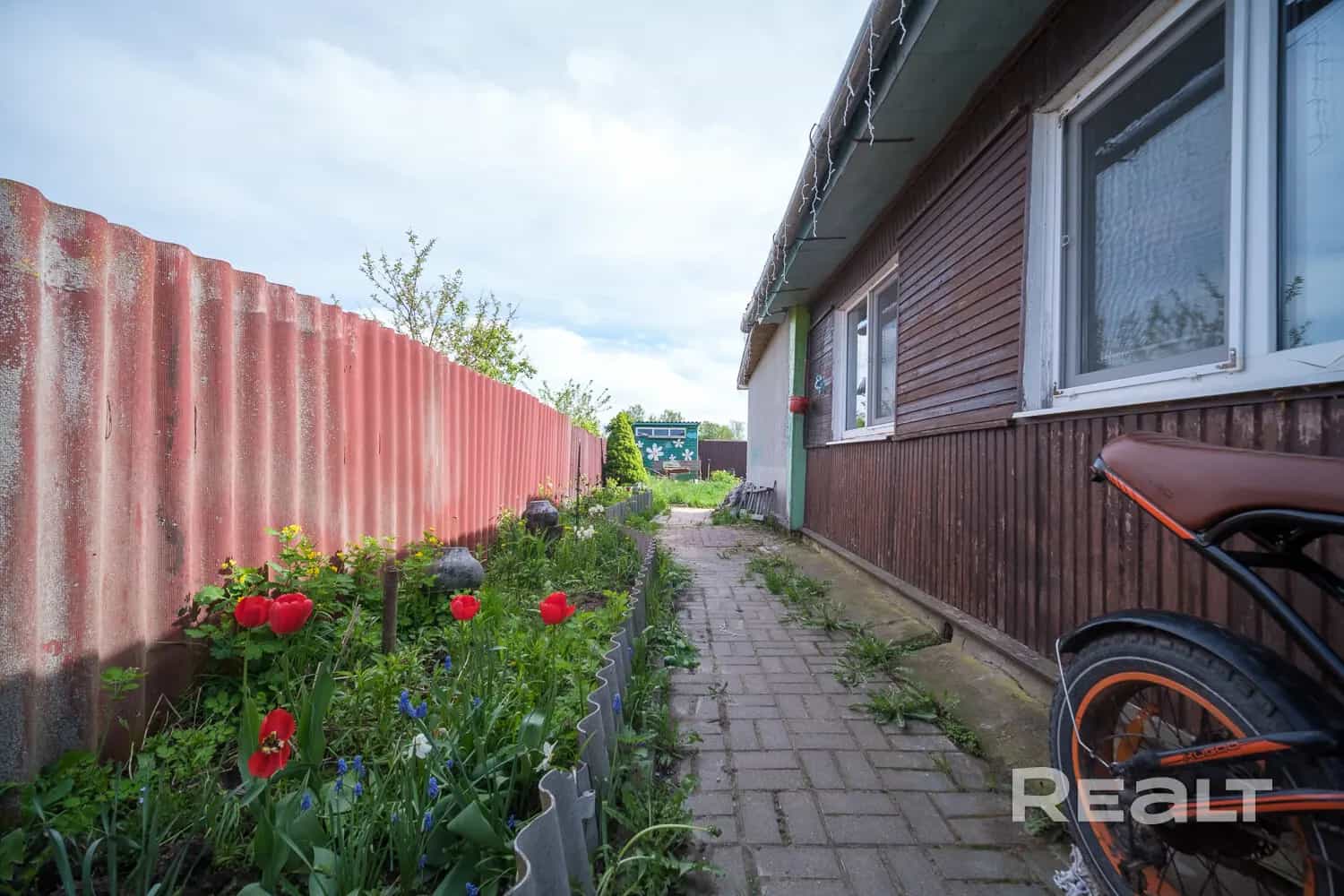 Беларусь, Минская область, Смолевичский район, Усяжский сельсовет, деревня Мглё, Центральная улица, 24, фото 2