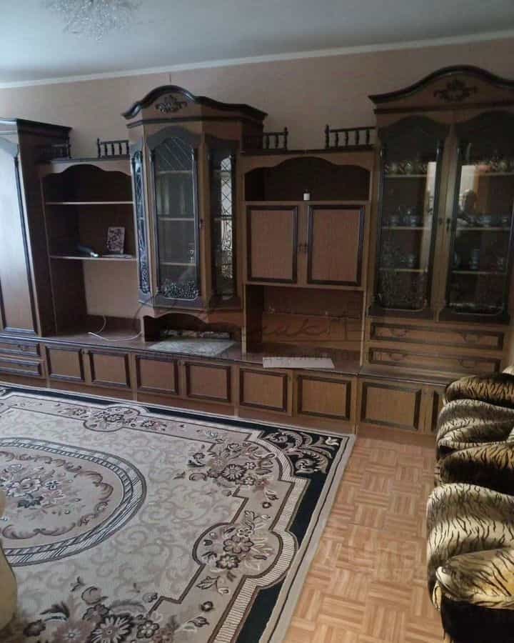 Россия, Белгородская область, Старый Оскол, микрорайон Макаренко, 6