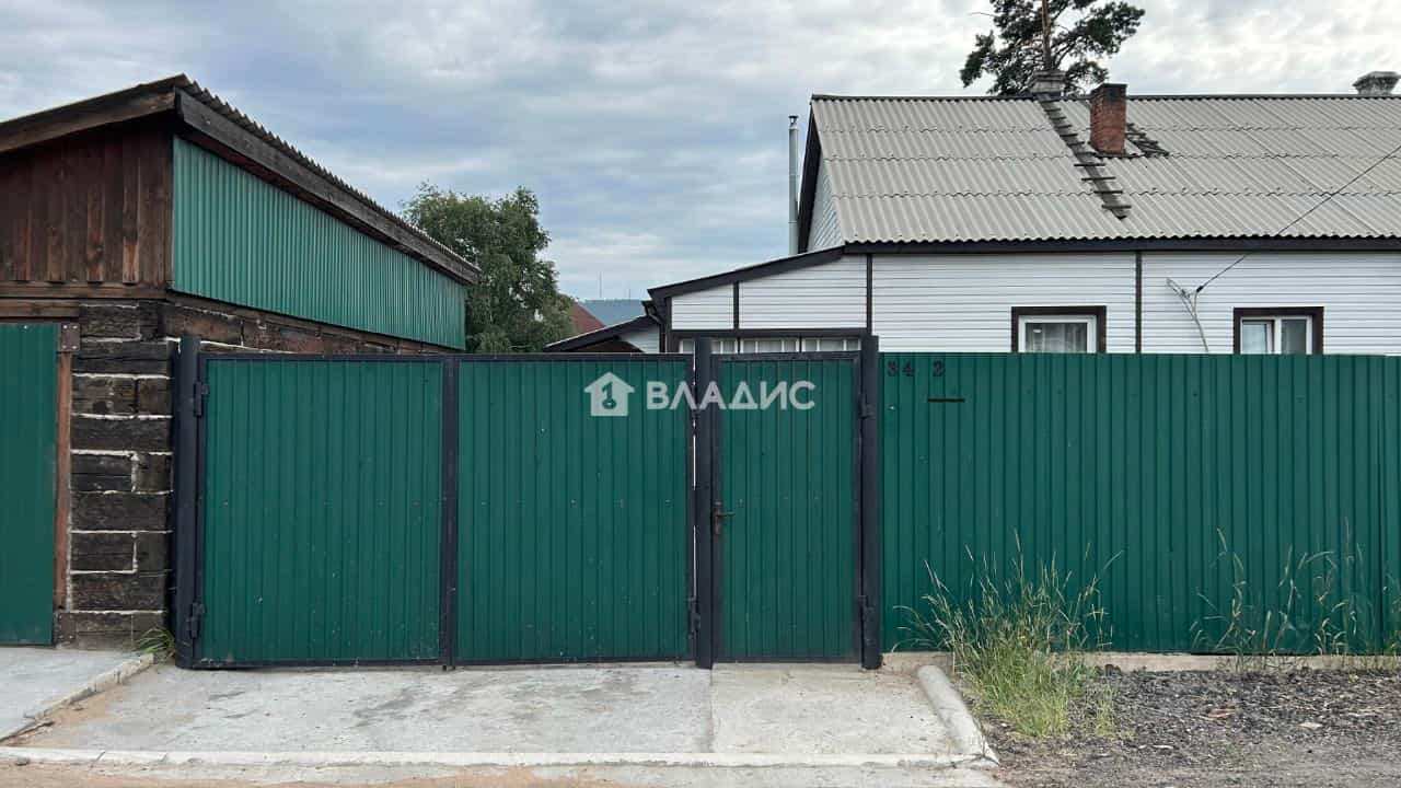 Россия, Республика Бурятия, Улан-Удэ, посёлок Сосновый, Братская улица, 32
