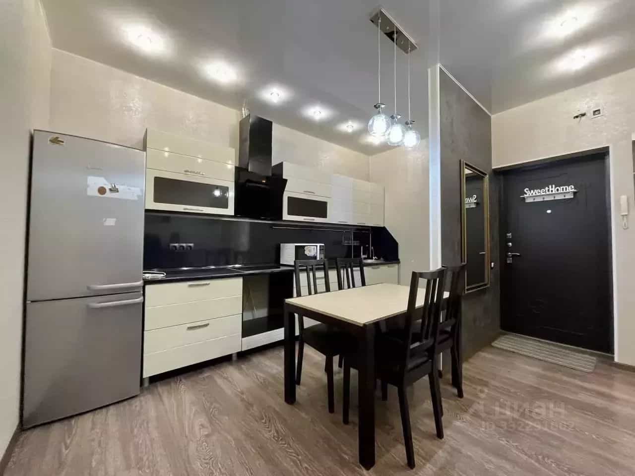 Россия, Ханты-Мансийский автономный округ — Югра, Сургут, улица Крылова, 30