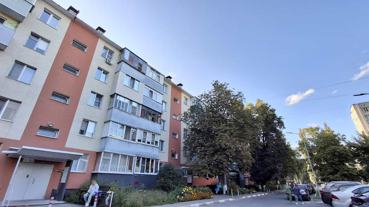 Россия, Белгородская область, Старый Оскол, микрорайон Приборостроитель, 17