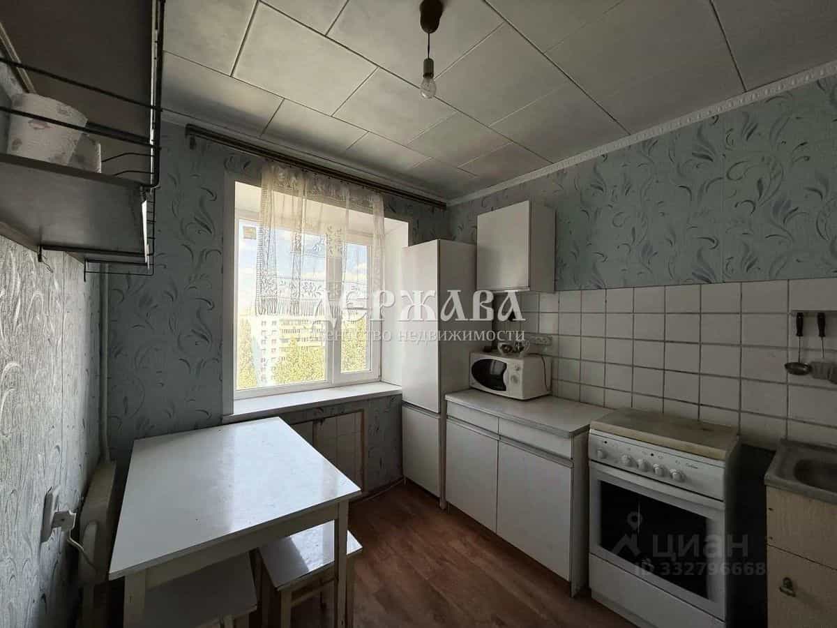 Россия, Белгородская область, Старый Оскол, микрорайон Жукова, 25