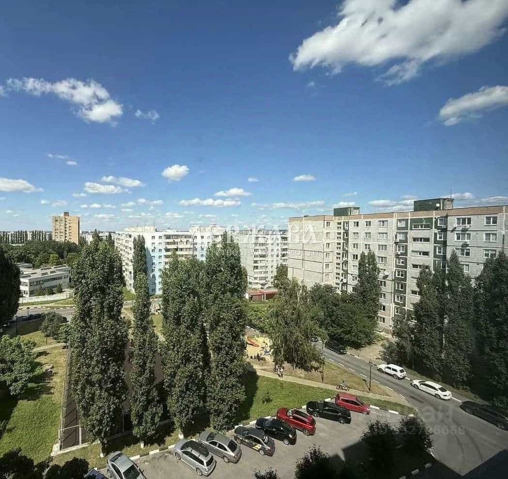Россия, Белгородская область, Старый Оскол, микрорайон Жукова, 25, фото 7
