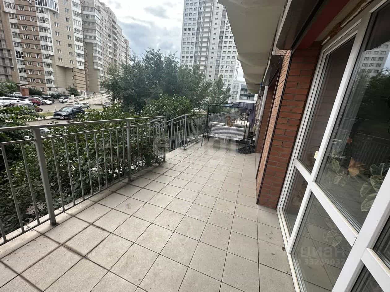 Россия, Красноярск, микрорайон Взлётка, улица Батурина, 32, фото 10